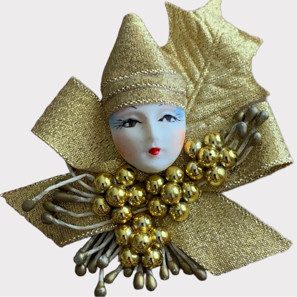 Vintage Festive Mask Brooch - Picture 2 of 9